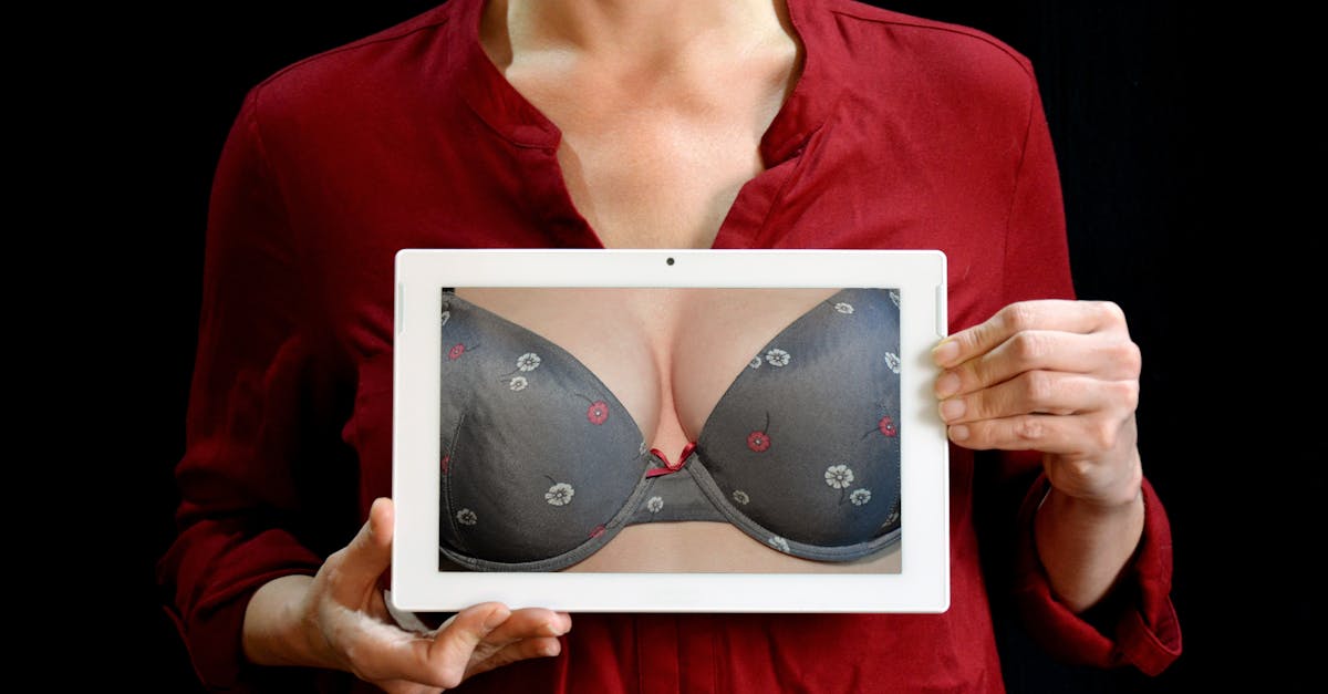 découvrez notre collection de lingerie élégante et sexy, alliant confort et style. explorez des modèles variés pour chaque occasion, avec des tissus de qualité et des designs uniques qui subliment votre silhouette.