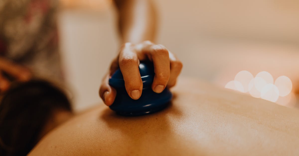 découvrez l'acupression, une méthode holistique qui utilise des points de pression sur le corps pour soulager le stress, apaiser les douleurs et favoriser le bien-être général. apprenez comment cette technique ancestrale peut améliorer votre qualité de vie de manière naturelle.
