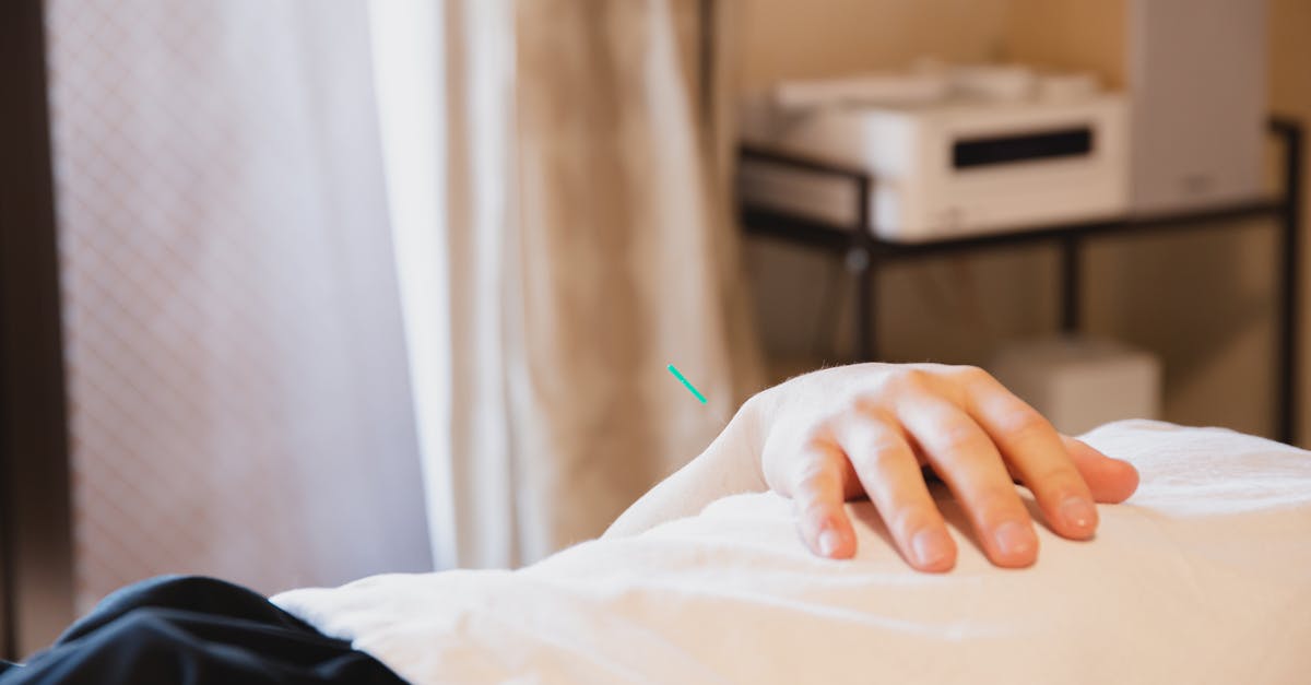 découvrez l'acupression, une pratique ancestrale issue de la médecine traditionnelle chinoise. équilibrez votre énergie, soulagiez le stress et améliorez votre bien-être grâce à des techniques simples et efficaces de stimulation des points d'acupuncture. explorez les bienfaits de cette thérapie naturelle pour une vie plus sereine.