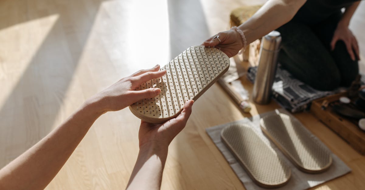 découvrez l'acupression, une technique ancestrale de médecine alternative qui utilise des points de pression pour soulager la douleur, réduire le stress et améliorer le bien-être général. apprenez à l'intégrer dans votre routine pour un équilibre physique et mental.