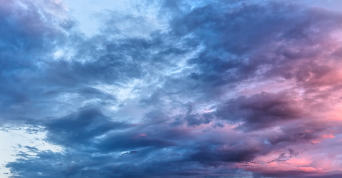 découvrez l'univers fascinant de l'atmosphère, ses caractéristiques uniques, son rôle essentiel pour la vie sur terre et son impact sur notre climat. plongez dans la science qui régit les échanges d'énergie et de gaz qui nous entourent.