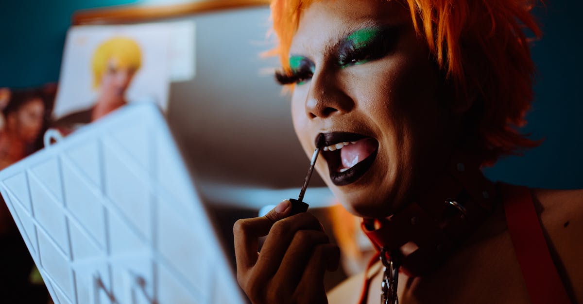découvrez l'univers fascinant du bdsm, où la sensualité et le consentement s'entrelacent. plongez dans des pratiques variées, des dynamiques de pouvoir et des relations enrichissantes qui favorisent la confiance et la communication. explorez vos désirs dans un cadre sûr et respectueux.
