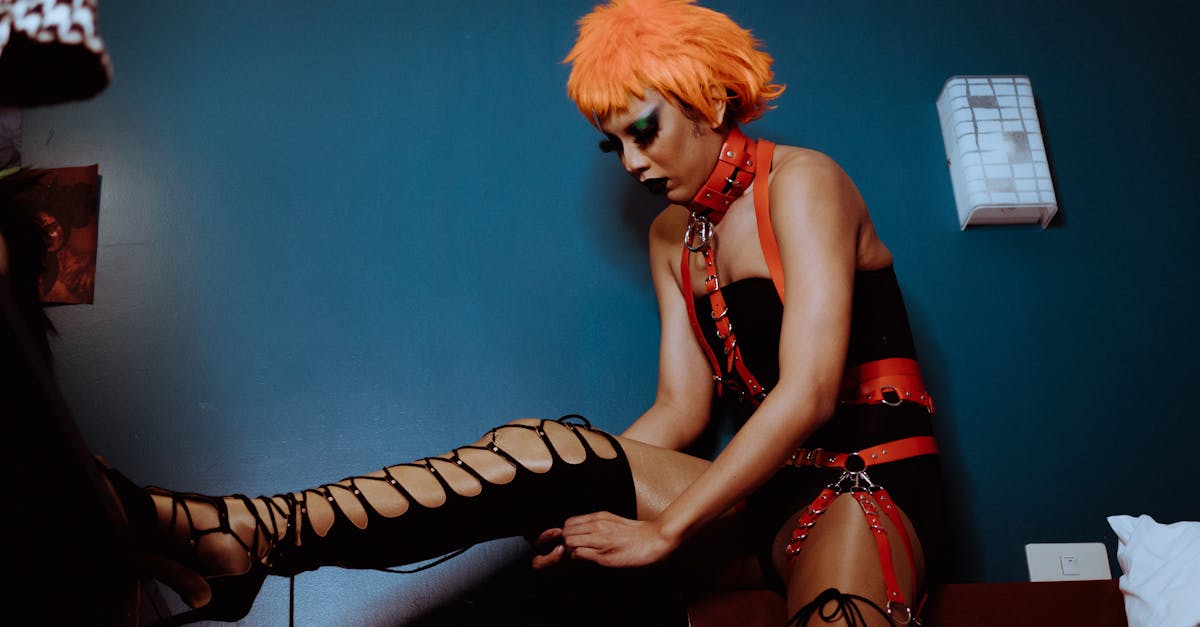 découvrez l'univers du bdsm, un monde d'exploration des désirs et des fantasmes. apprenez les pratiques, la sécurité et la communication nécessaires pour vivre des expériences épanouissantes et consensuelles. plongez dans la culture bdsm et ses différentes facettes.