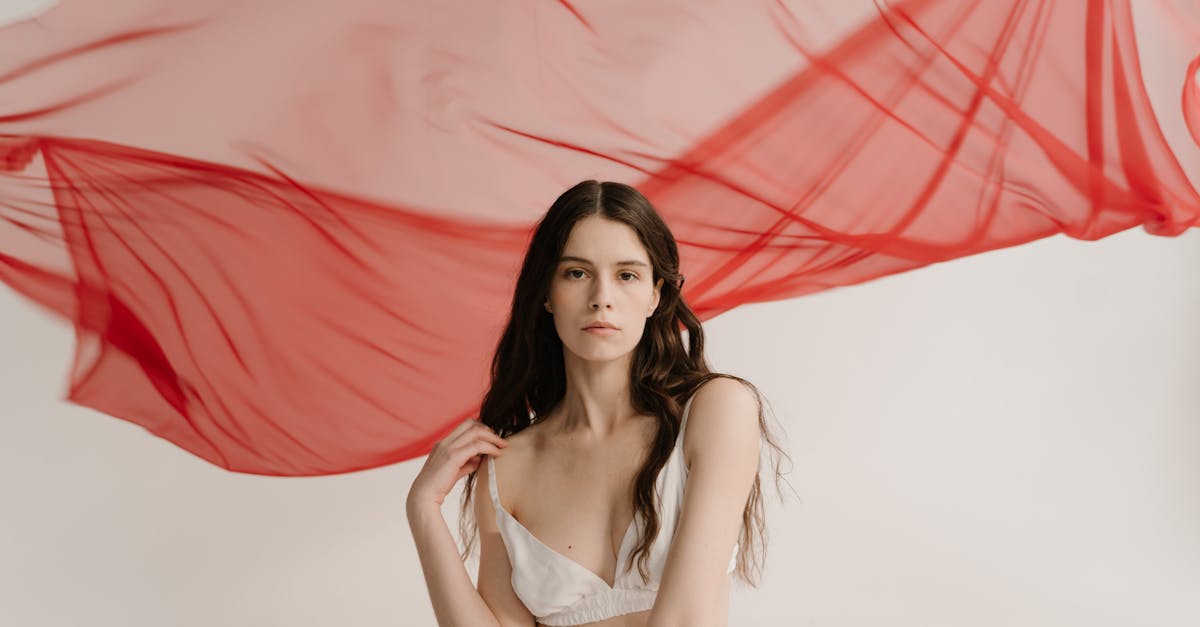 découvrez notre collection de lingerie sexy, alliant élégance et confort. sublimez votre confiance en vous avec des ensembles irrésistibles qui mettent en valeur votre silhouette. faites-vous plaisir et laissez-vous séduire par des matières raffinées et des designs audacieux.